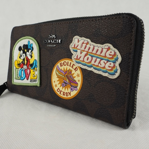 Disney Coach Wallet Accordion Zip Minnie Patches - Picture 4 of 8